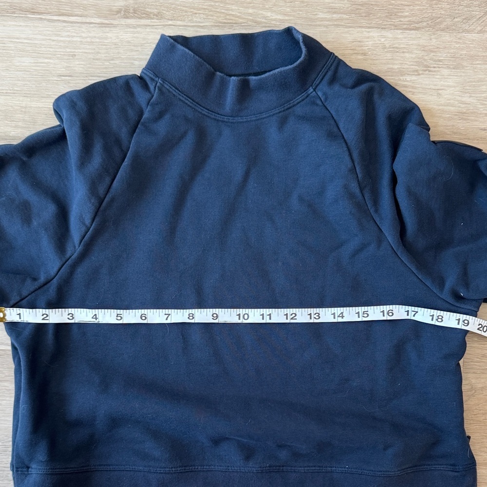Run On Clouds Crewneck Navy Sweater sz M - Picture 2 of 12